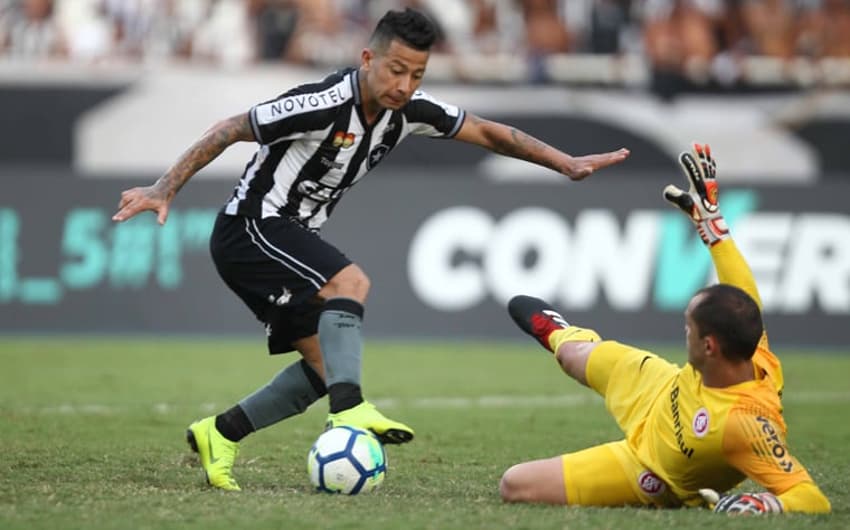 Botafogo x Internacional - Leo Valencia