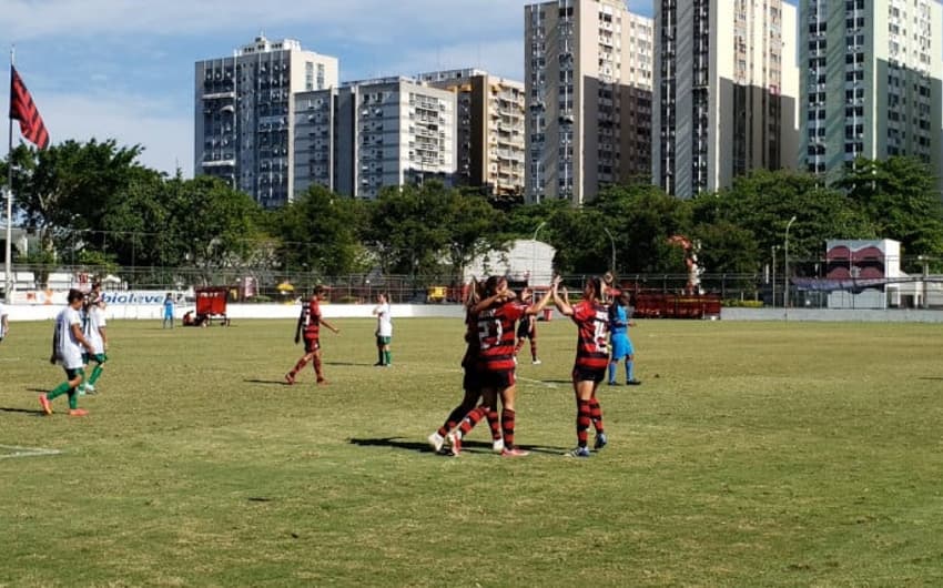Flamengo bate Portuguesa e avança à final do Carioca Feminino