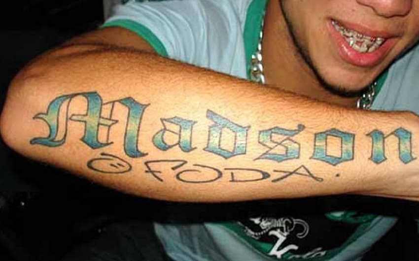 Madson tem uma das uma das "tattoos" mais famosas do futebol. Em seu antebraço direito, ele escreveu "MADSON O FODA". Em entrevista para a revista Placar em 2009, ele explicou a origem da homenagem a si mesmo: "Era para ser 'o fera', mas na hora me empolguei".