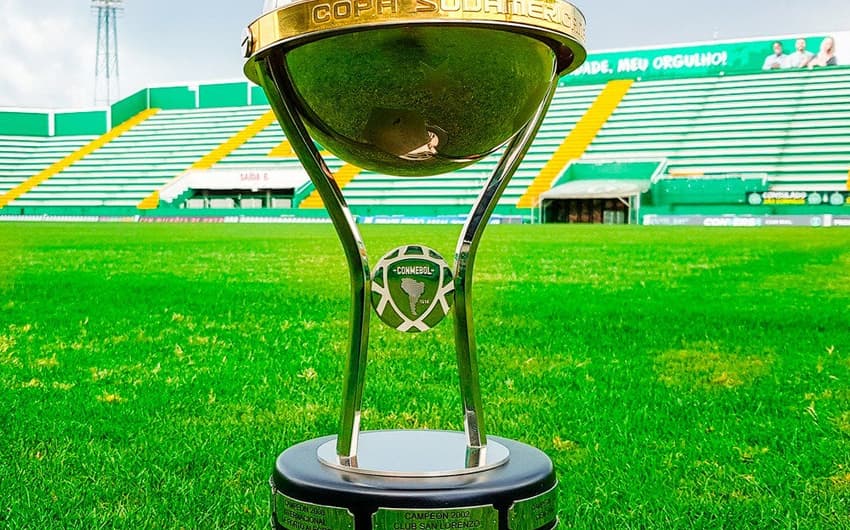 Chapecoense irá disputar Sul-Americana 2019 após título do Athletico