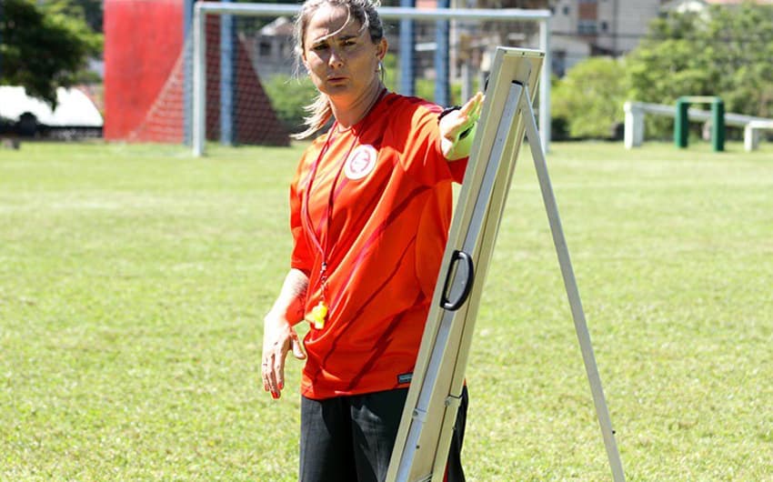 Tatiele Silveira, ex-treinadora do Internacional