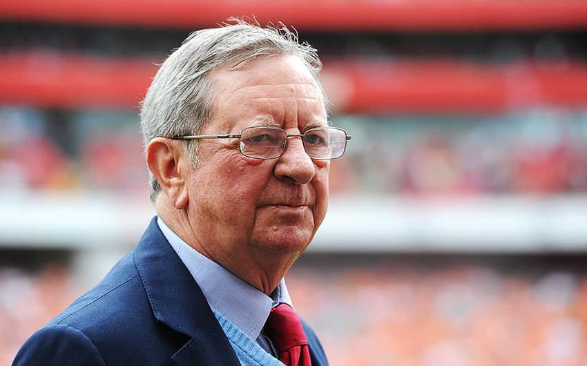Morre Peter Hill-Wood, ex-presidente do Arsenal