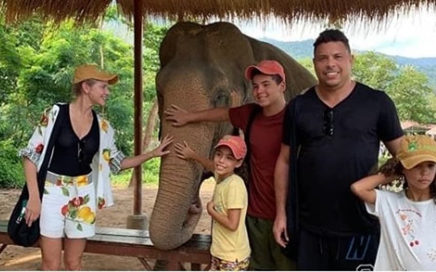 Ronaldo posta foto em Santuário de Elefantes
