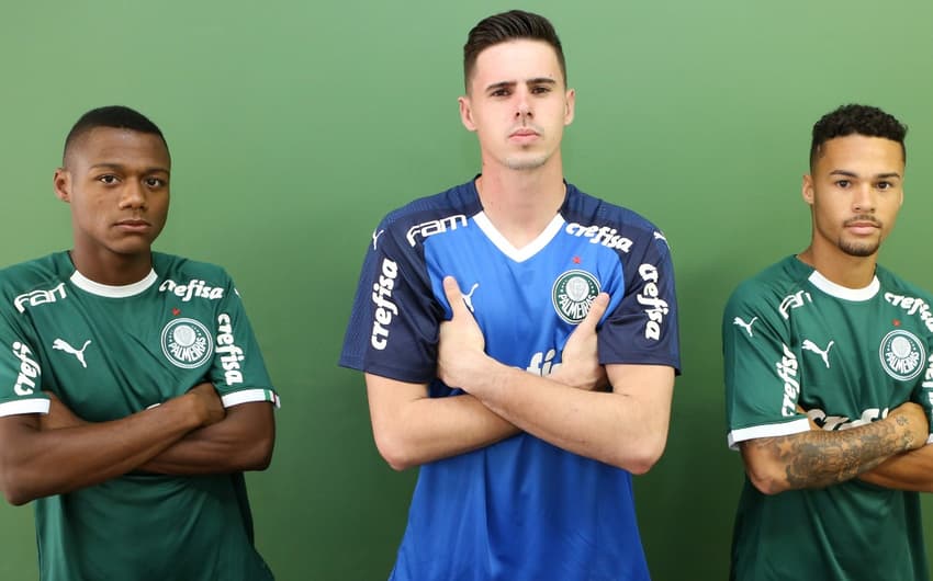 Garotos garantiram uma estreia com vitória para o novo uniforme do Palmeiras