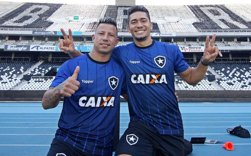 Valencia e Jean se reapresentaram ao Botafogo nesta segunda-feira. Confira a seguir a galeria especial do LANCE!