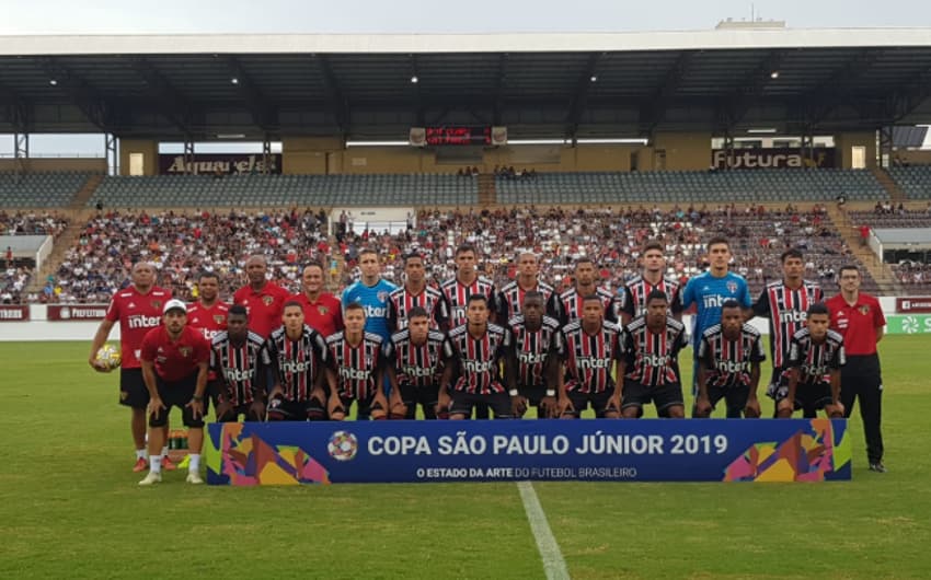 Equipe do São Paulo não tomou conhecimento do Rio Claro e conseguiu uma vitória tranquila em seu primeiro mata-mata da Copinha