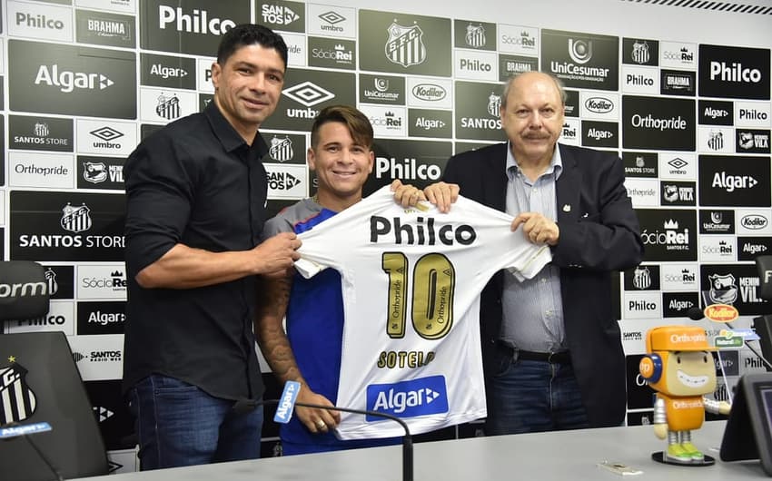 Yeferson Soteldo foi apresentado e usará a camisa 10 do Santos na temporada