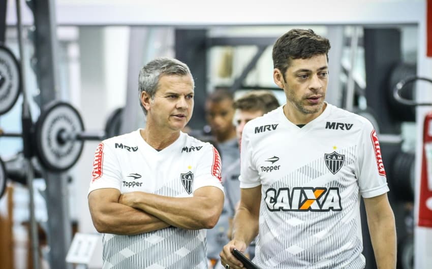 Carlinhos Neves (à esq.) e Valquer durante período em que trabalharam juntos no Atlético-MG