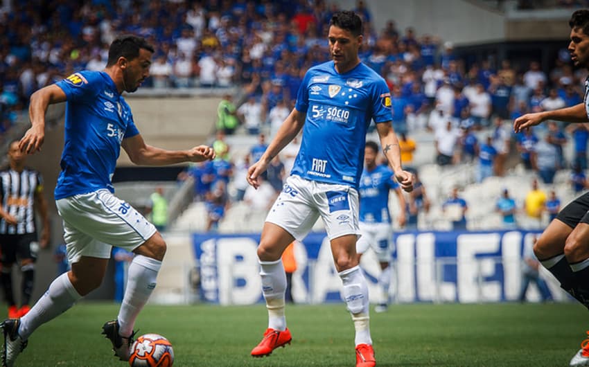 Atualmente a Raposa não conta com patrocinador na parte nobre do uniforme celeste- Vinncius Silva/Cruzeiro