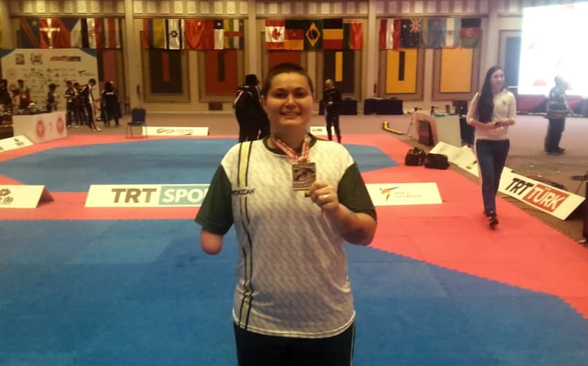 Débora Menezes fatura medalha de ouro no Mundial de Parataekwondo na Turquia