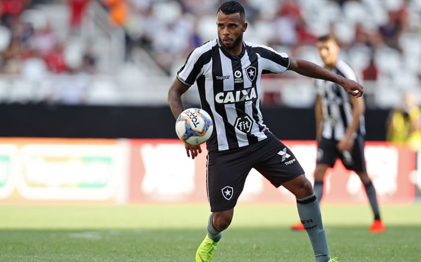 Alex Santana em ação pelo Botafogo