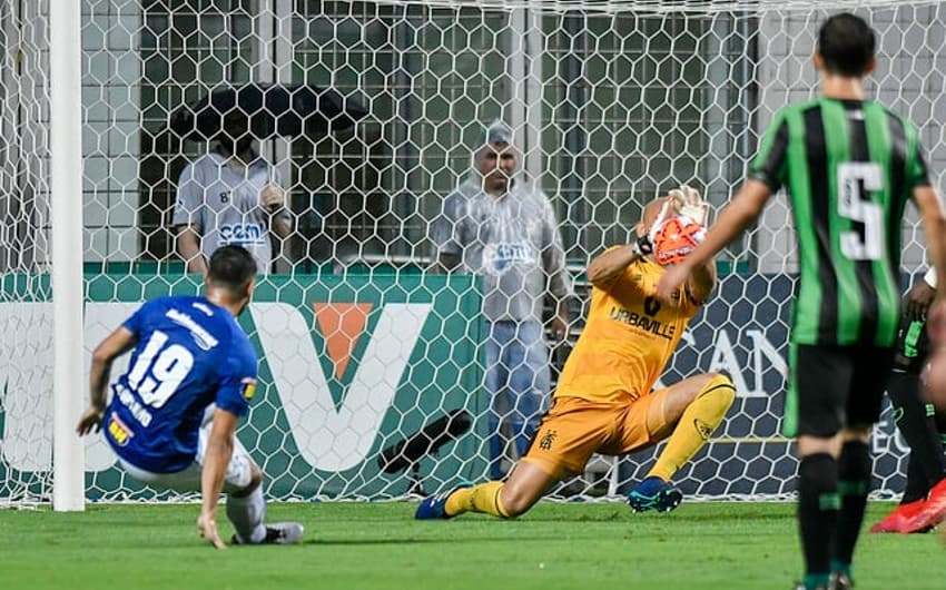 Fernando Leal aprovou o desempenho do América-MG contra uma equipe de Série A, como o Cruzeiro