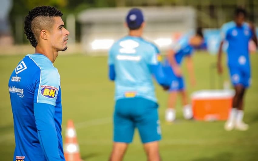 Egídio diz que já iniciou conversas com o Cruzeiro para renovar o seu contrato