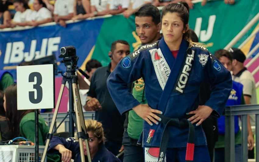 Bia Basílio terá pela frente no sábado uma das suas referência no Jiu-Jitsu feminino (Foto: Vitor Freitas)