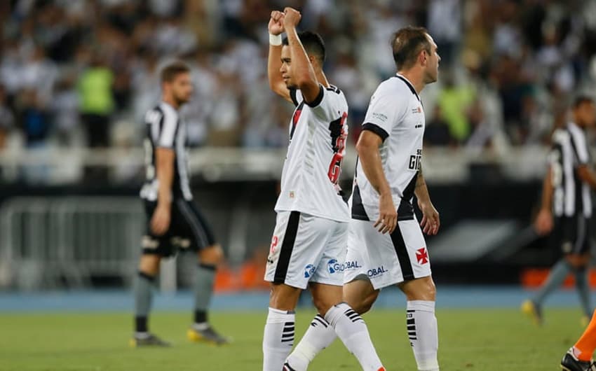 Yago Pikachu fez o gol do Vasco no empate com o Botafogo na noite deste sábado. Veja a seguir a galeria do LANCE!