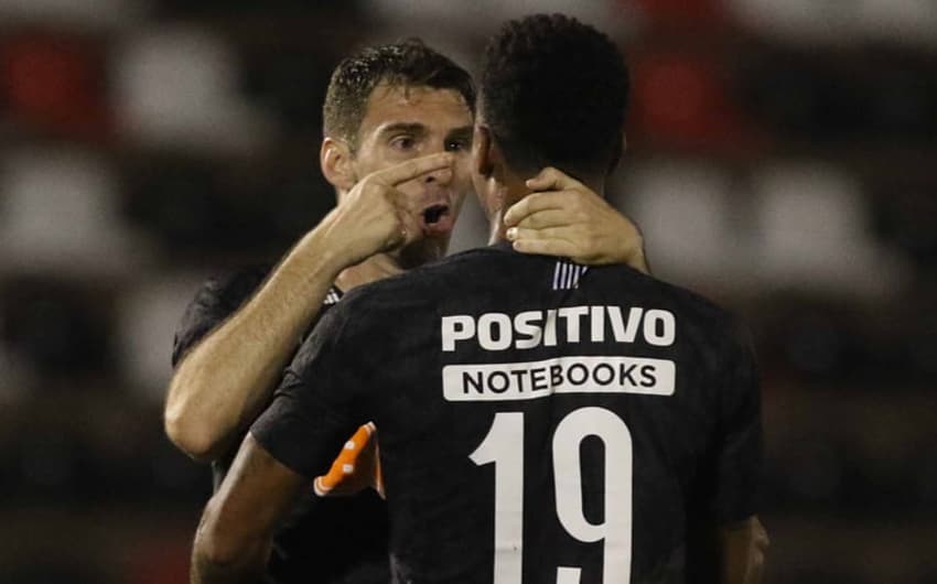 Botafogo-SP 0 x 1 Corinthians: as imagens da partida