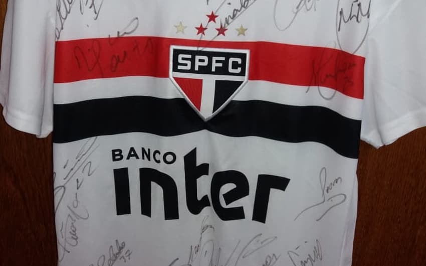 Camisa 1 autografada pelos jogadores do São Paulo