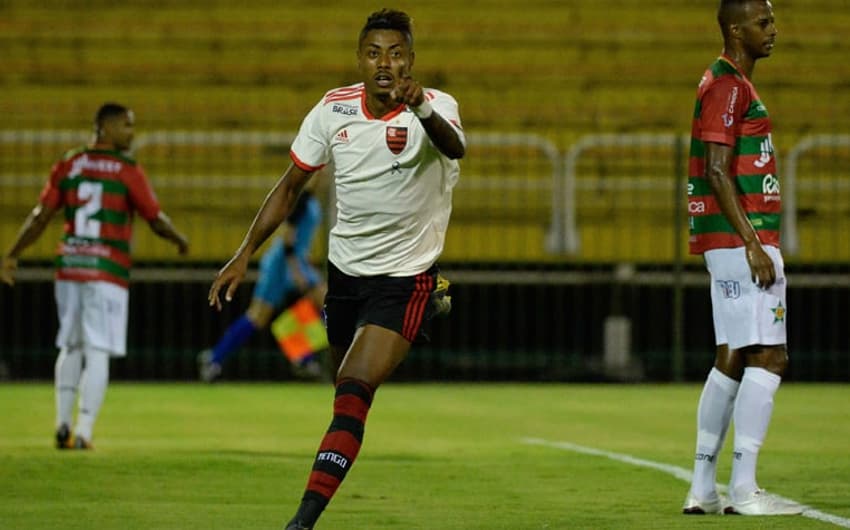 Portuguesa x Flamengo Bruno Henrique