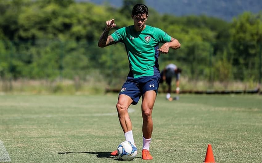 Pedro treinou com bola no Fluminense