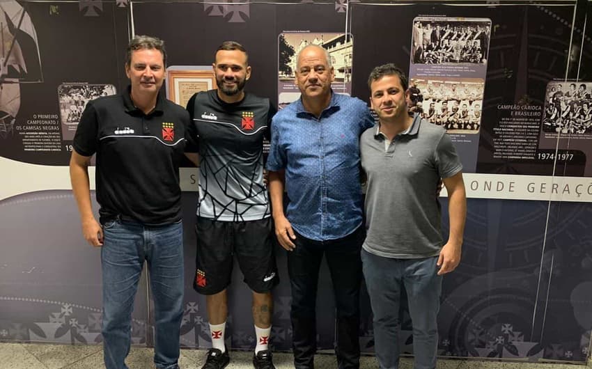 Leandro Castan acertou renovação com o Vasco até 2022
