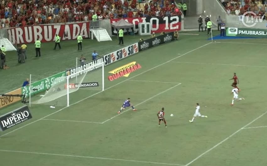 Rodinei perde gol no clássico Vasco x Flamengo