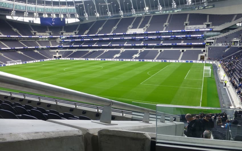 O Tottenham vai inaugurar, nas quartas de final da Champions League, o novo estádio do clube. A nova casa dos Spurs&nbsp;terá capacidade para 62 mil pessoas e foi construída ao lado de White Hart Lane, antigo estádio do clube londrino.