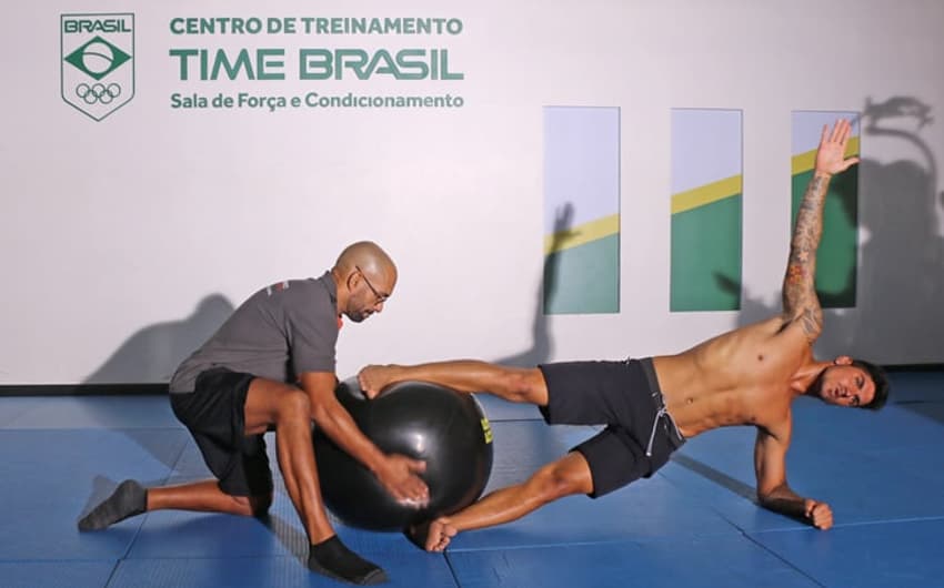 No clima olímpico, Gabriel Medina inicia preparação para temporada no Centro de Treinamento Time Brasil