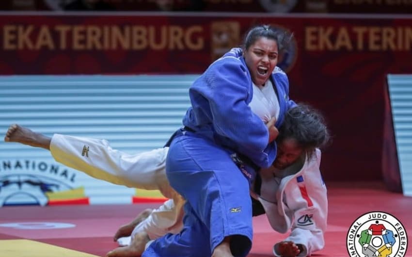Maria Suelen leva o ouro no Grand Slam de Ecaterimburgo