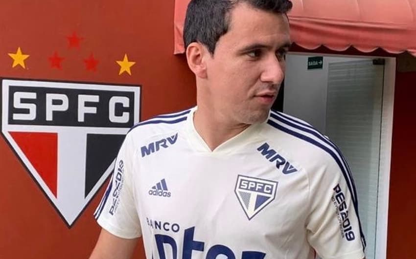 São Paulo estreou novo uniforme de treino nesta segunda-feira