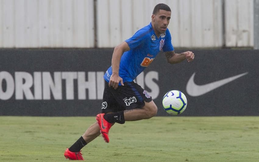 Gabriel em treino do Corinthians