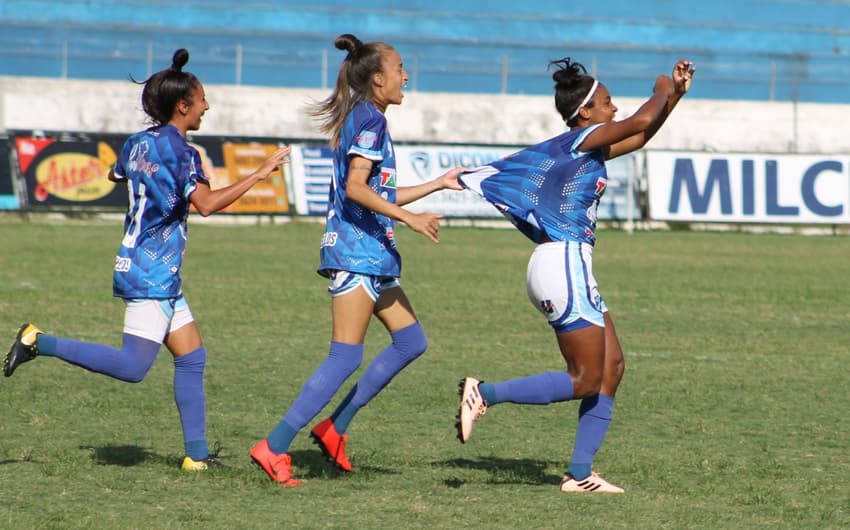 As meninas do Cruzeiro não seguraram o Taubaté em sua estreia no Brasileiro A2