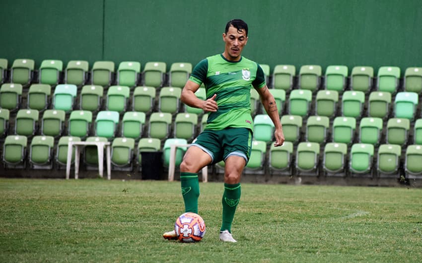 Jonatas Belusso fez o gol que deixou o Coelho ainda no páreo pela vaga na final do Estadual
