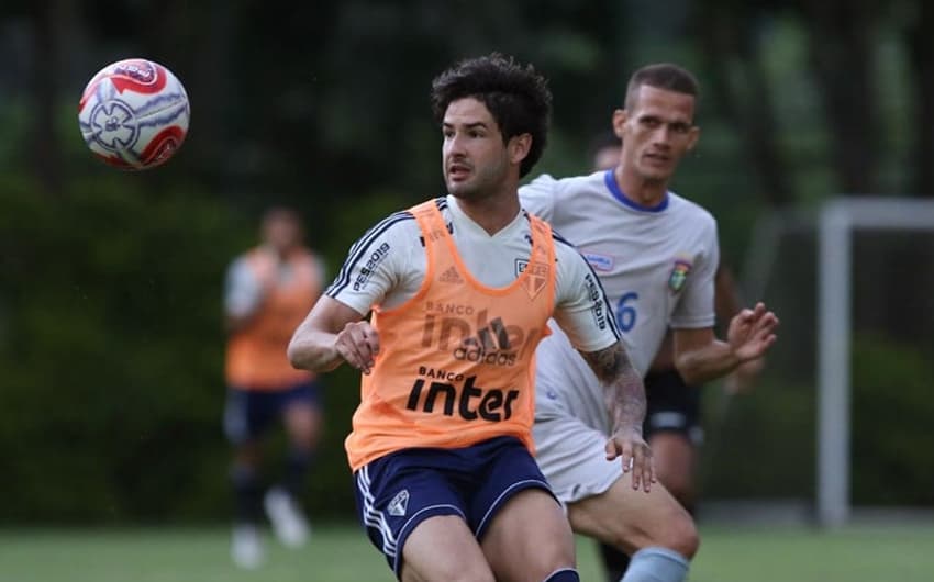 Alexandre Pato deixou boa impressão em seu primeiro jogo-treino nesta passagem