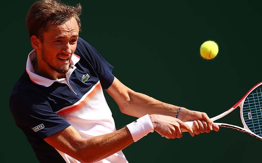 Daniil Medvedev bate Novak Djokovic em Monte Carlo