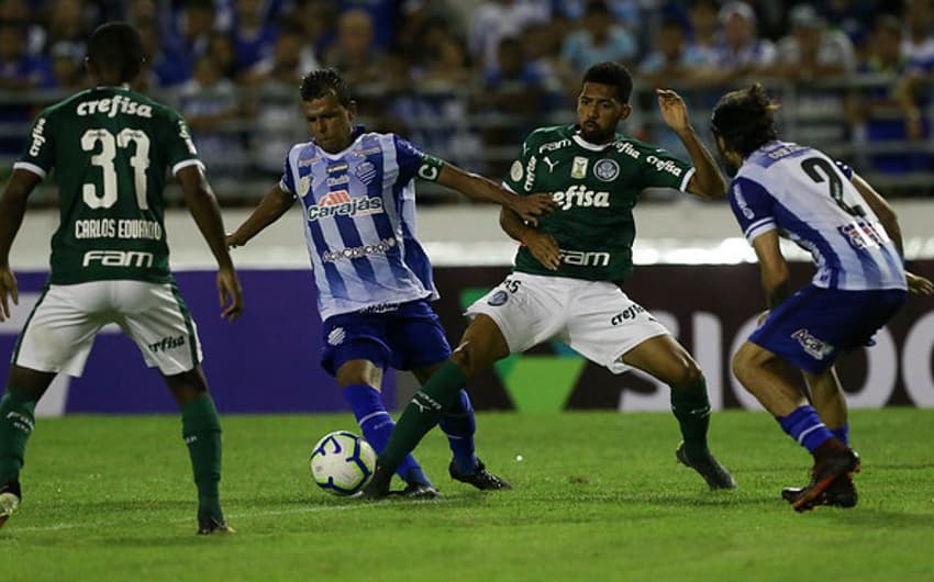 Matheus Fernandes estreou no Palmeiras no empate diante do CSA, em Alagoas, nessa quarta-feira