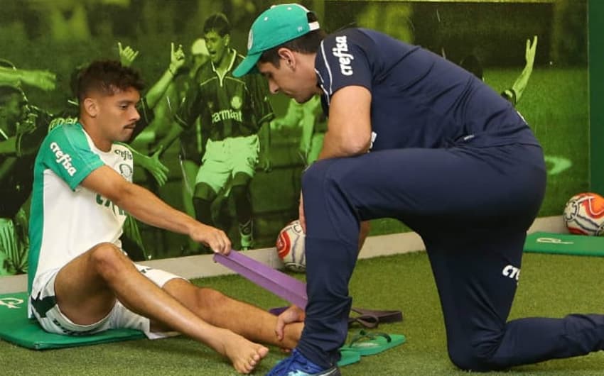 Gustavo Scarpa se machucou e não tem prazo de retorno no Palmeiras