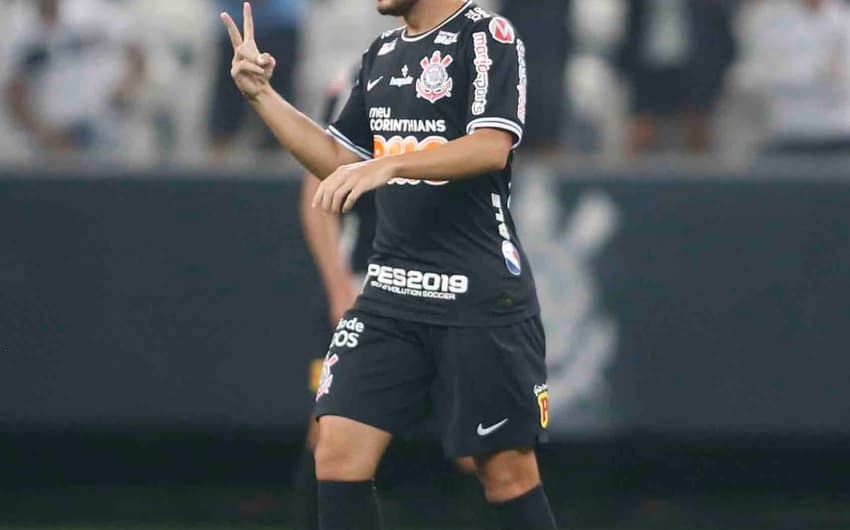 Jogador fez sua estreia com a camisa do Corinthians na noite do último sábado