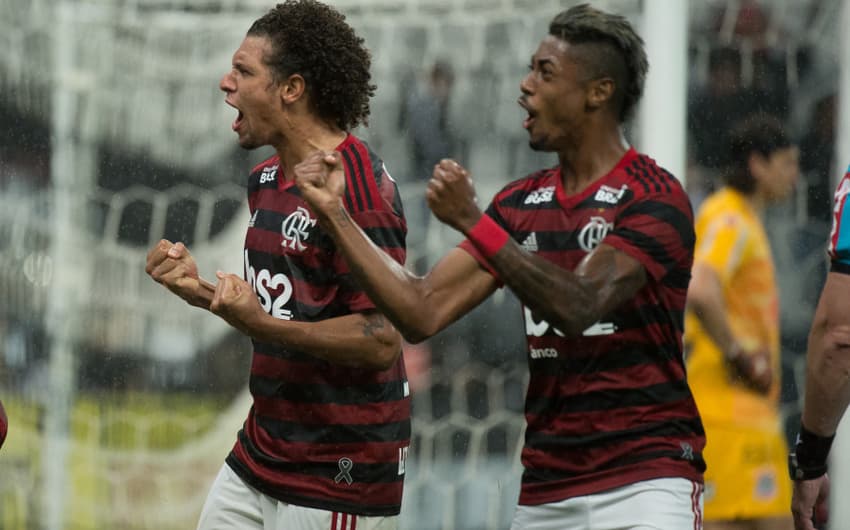 Com gol de Arão, o Flamengo venceu o Corinthians por 1 a 0, na Arena, e largou bem na Copa do Brasil. A equipe carioca joga por um empate na volta, no Maracanã, para avançar às quartas de final. Veja as notas por Paulo Victor Reis (reporterfla@lancenet.com.br).