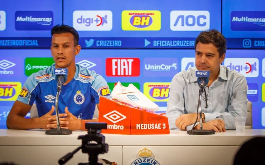 Itair e Henrique, capitão do time, falaram sobre o mau momento do Cruzeiro na temporada
