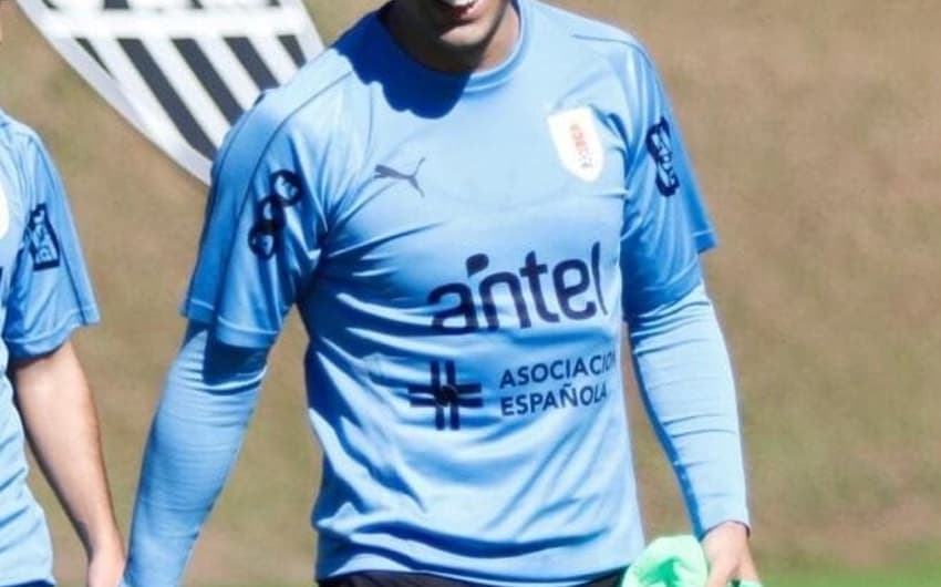Suárez já treinou em BH com o Uruguai, visando preparação para o duelo com o Equador , domingo, 16 de junho, no Mineirão