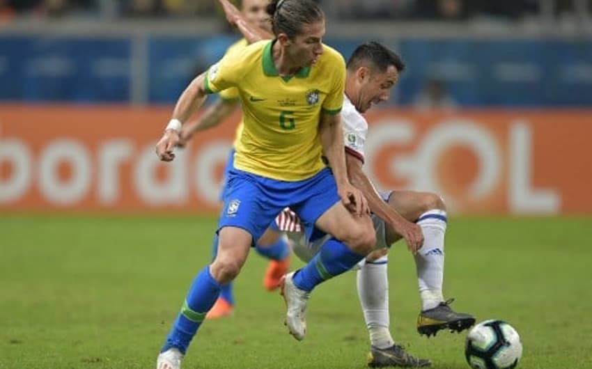 Filipe Luís - Brasil x Paraguai