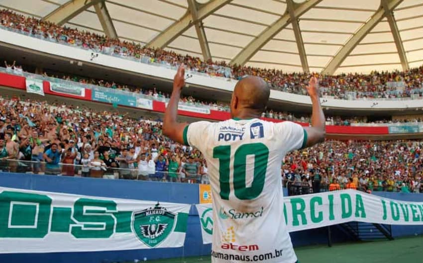 Manaus goleou o Caxias por 3 a 0, contando com dois gols de Rossini e um de Mateus Oliveira