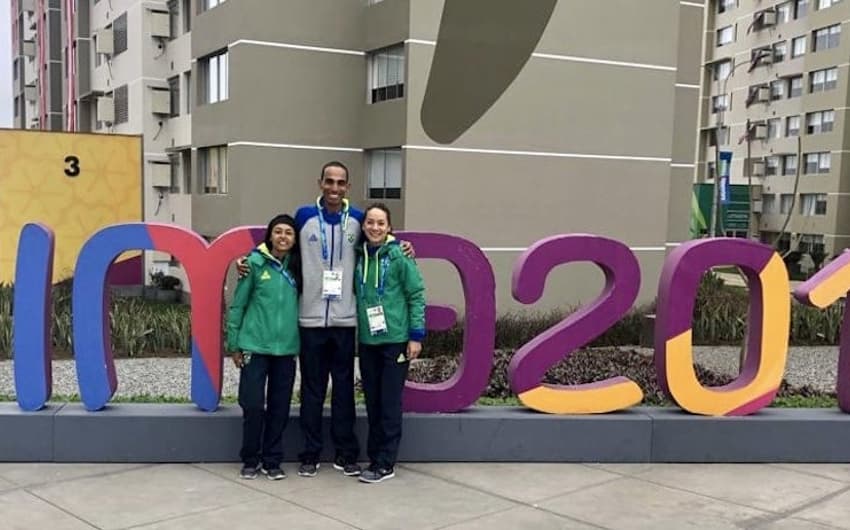 Os maratonistas brasileiros Valdilene Silva, Wellington da Silva e Andreia Hessel na Vila Olímpica do Pan (Divulgação/CBAt)