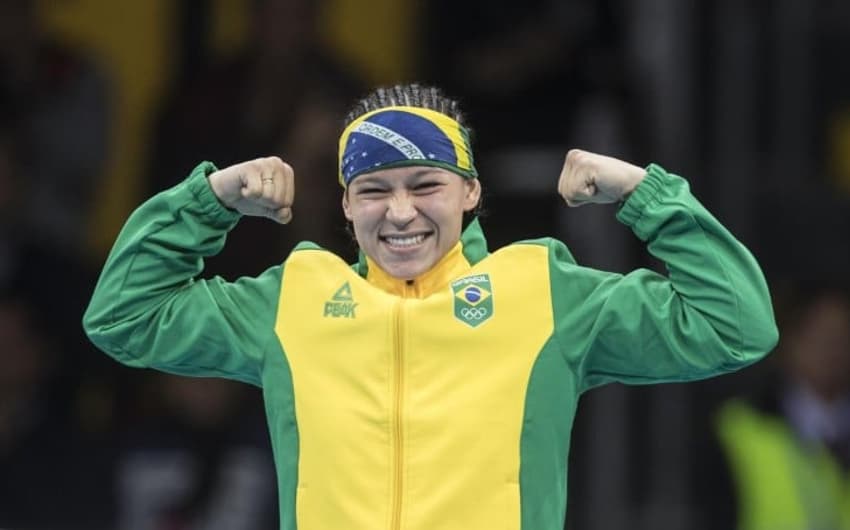 A brasileira Boa Ferreira comemora o primeiro ouro do boxe feminino em Pan-Americanos (Crédito: Jonne Roriz/COB