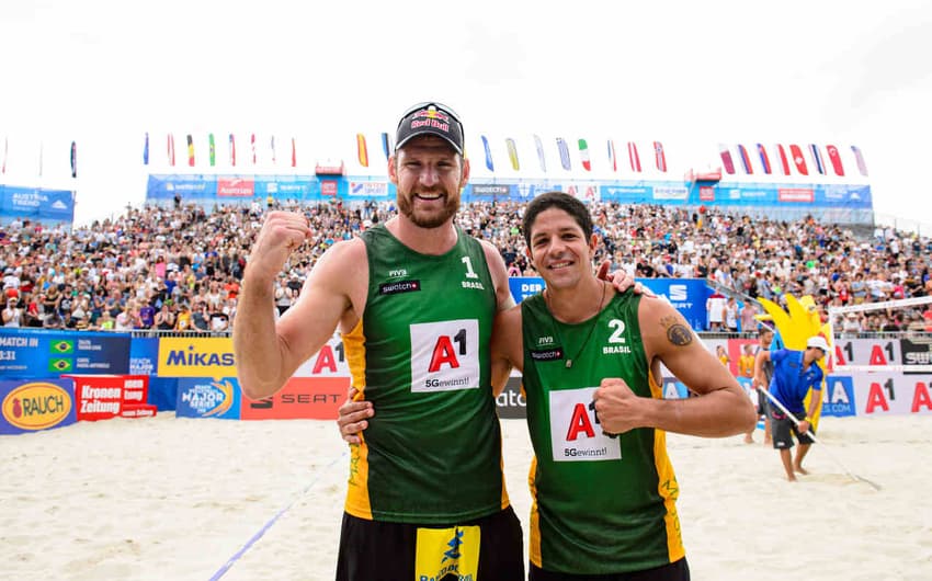 Alison e Álvaro nas semifinais do Circuito Mundial de Vôlei de Praia
