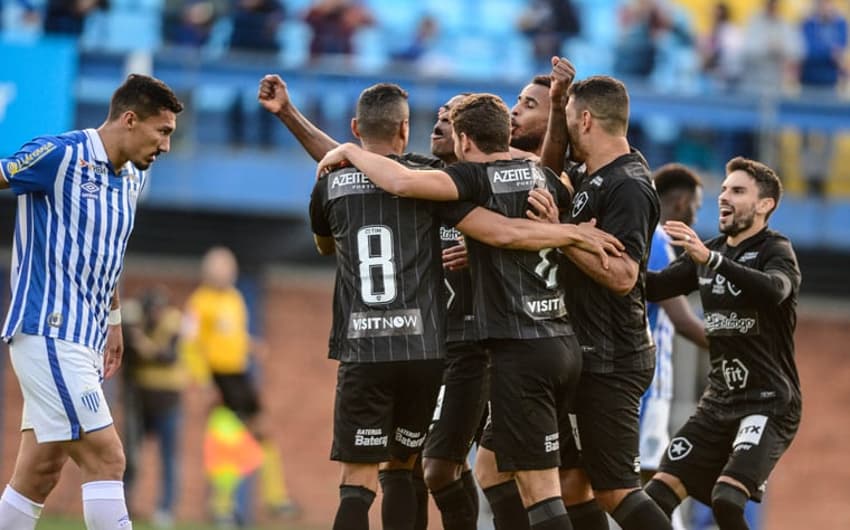 Confira imagens da vitória do Botafogo por 2 a 0 contra o Avaí, neste domingo