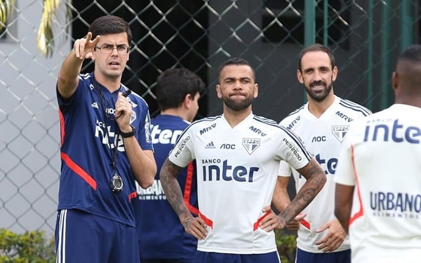 Treino São Paulo - Daniel Alves e Juanfran