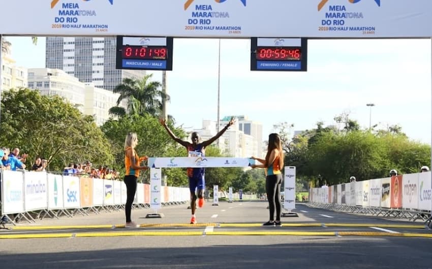Stanley Biwott vence a Meia Maratona do Rio em sua estreia na prova. (Divulgação)