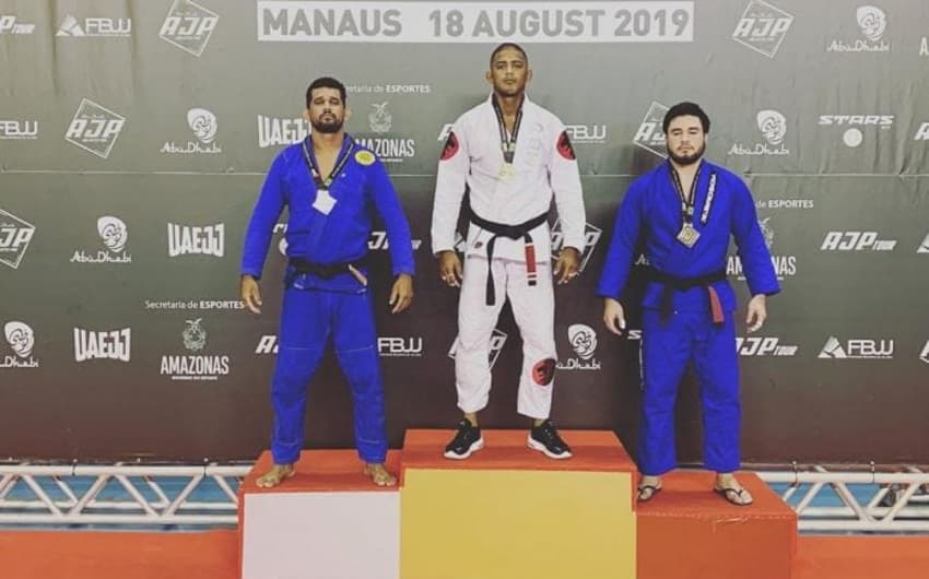 Victor Neves foi campeão na categoria até 94kg na faixa-preta do International Pro (Foto: Divulgação/AJP Brasil)