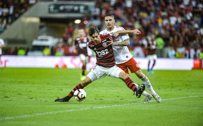 Flamengo x Internacional - Rodrigo Caio e Guerrero